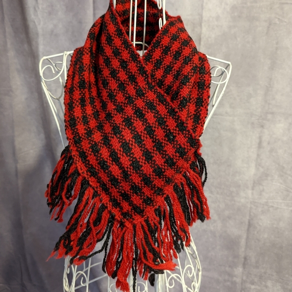 Handwoven Buffalo Plaid Cowl with a Pocket - Picture 1 of 7